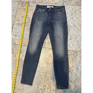 Signature Levi Strauss Women's Skinny Jeans Size 8 Mid Rise Dark Wash Stretch